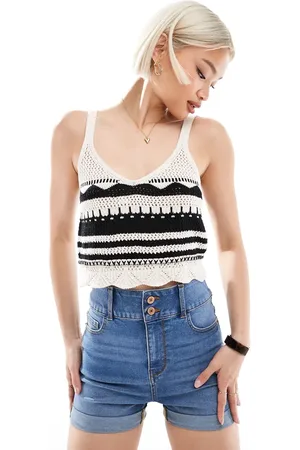 New Look High waisted shorts in mid