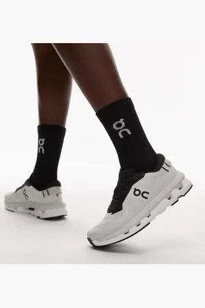 On Running ON Cloudzone performance all day trainers in black and white