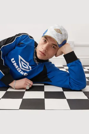 Umbro Panelled logo cap in and gold
