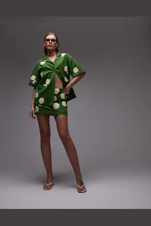 Topshop Co-ord pelmet in with raffia flowers