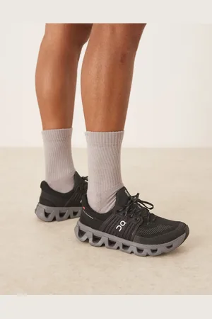 On Running ON Cloudswift 4 running trainers in