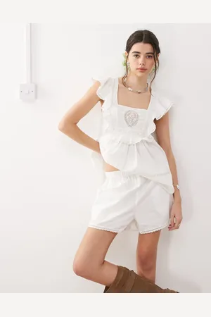 Reclaimed Pull on short coord in with embroidery edge