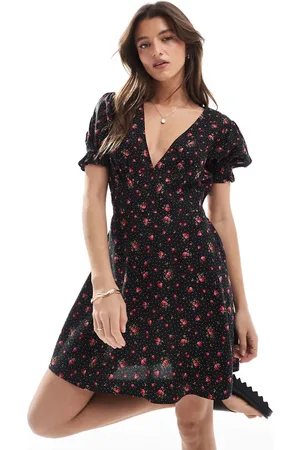 Miss Selfridge Printed spun v neck mini tea dress in heart print