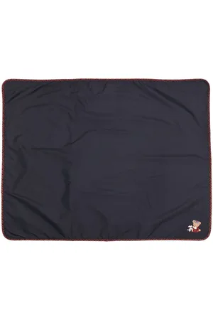 Familiar Tartan-trim blanket