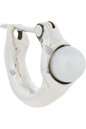E.M. Single pearl hoop earring