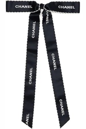 CHANEL 1971-1985 logo-embroidered bow brooch
