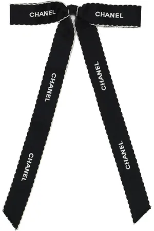 CHANEL 1990s logo-embroidered ribbon brooch