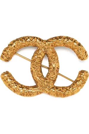 CHANEL CC logo brooch