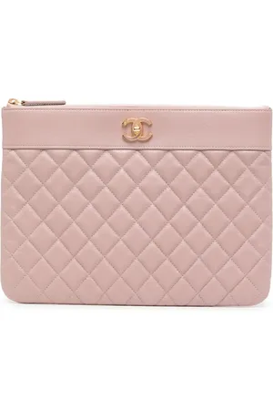 CHANEL CC diamond-quilted clutch bag
