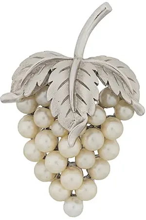Susan Caplan 1960s Trifari brooch