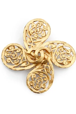 CHANEL 1995 CC engraved brooch