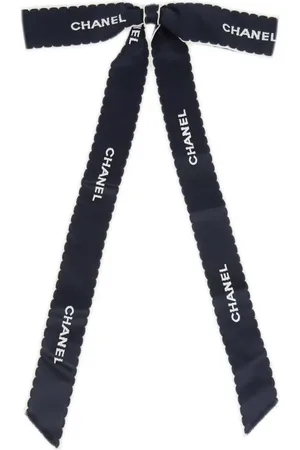CHANEL Logo-embroidered Bow brooch