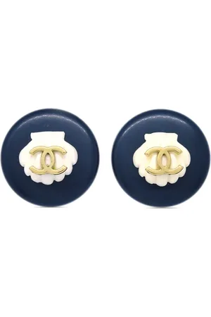 CHANEL 1996 shell motif CC-logo button clip-on earrings