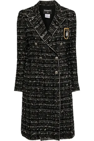 CHANEL 2005 crest-appliqu?? tweed coat