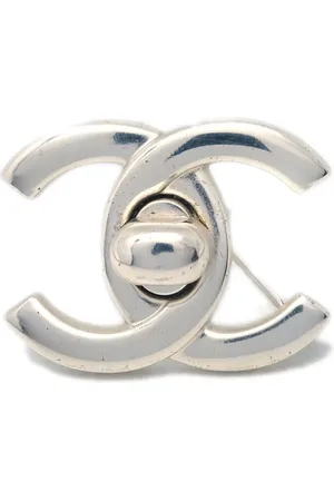 CHANEL 1996 CC turn-lock brooch