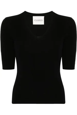Closed V-neck sweater