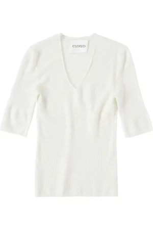 Closed V-neck sweater