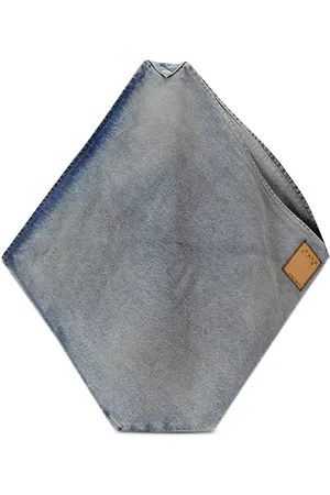 haikure Logo-appliqué clutch bag