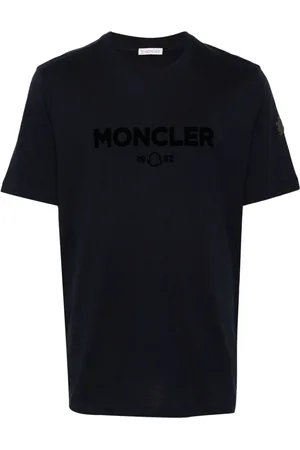 Moncler t shirt with big logo best sale