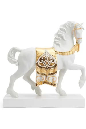 LLADRÒ A Regal Steed sculpture