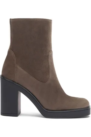 Stuart Weitzman Bethenny suede boots