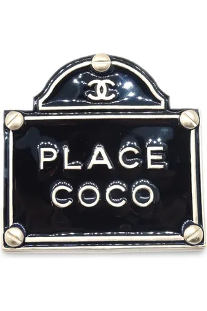 CHANEL 2015 Place Coco brooch