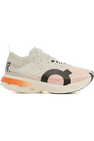 On Running Cloudboom Strike sneakers