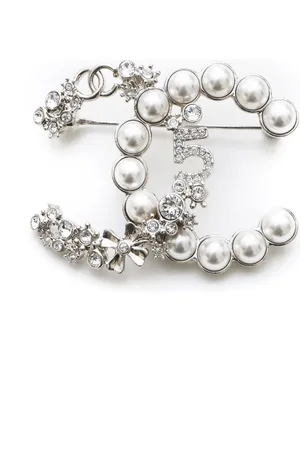 CHANEL 2023 No.5 CC faux pearl brooch