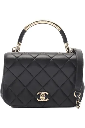 CHANEL 2017-2018 matelassé shoulder bag