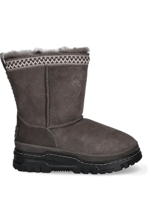 UGG Classic Short TrailGazer boots