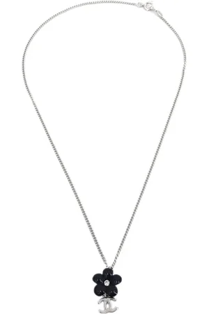 CHANEL 2005 flower-pendant necklace