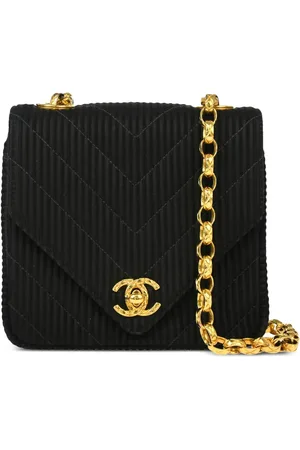 CHANEL 1992 Chevron shoulder bag