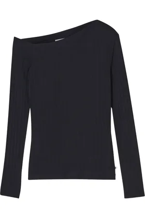 Closed One-shoulder top