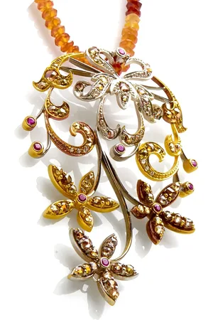 LB Exclusive 18k gold floral-pendant necklace