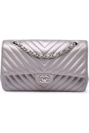 CHANEL 2016-2017 Medium Classic Chevron Caviar Double Flap shoulder bag