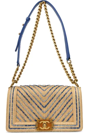 CHANEL 2019 medium Boy Chanel shoulder bag