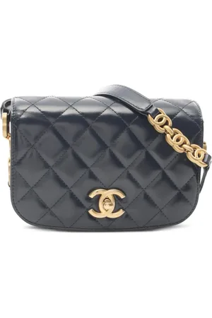 CHANEL 2021 diamond-quilted shoulder bag