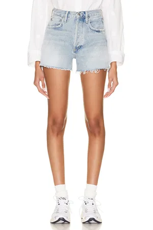 Citizens of Humanity Marlow Vintage Short in - Denim-Light. Size 23 (also in 24, 25, 26, 27, 28, 29, 30, 31, 32, 33, 34).