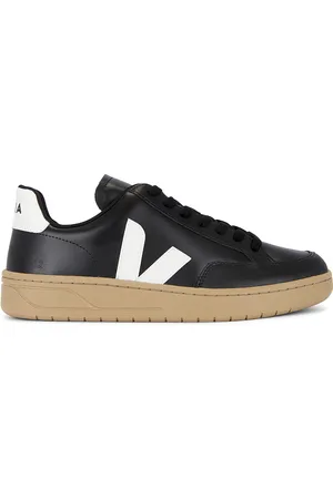 Veja V-12 in Black White & Dune - Black. Size 40 (also in 41, 42, 43, 44, 45).