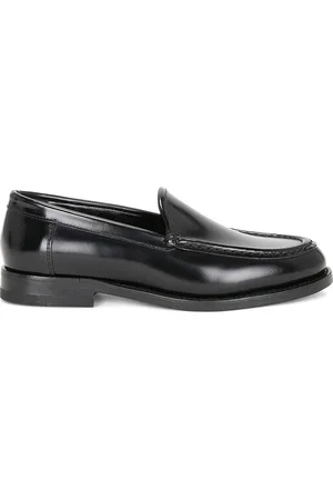 Manolo Blahnik Dineguardo Leather Loafer in - . Size 36 (also in 36.5, 37, 37.5, 38, 38.5, 39, 39.5).