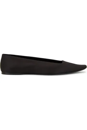 Saint Laurent Poppy Ballerina Flat in - Black. Size 36 (also in 37, 37.5, 38, 39, 36.5, 39.5, 41).