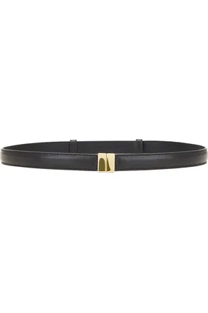 Totême Slide Clasp Leather Belt in - . Size 70 (also in 80, 90).