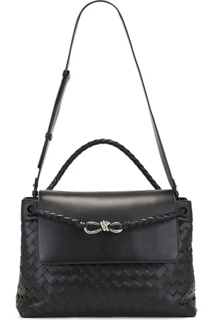Bottega Veneta Medium Andiamo Messenger Intrecciato Avenue Bag in - Black. Size all.