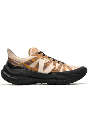 Veja X Cesar Villalba Condor 3 Advanced Sneakers in Areai Cashew & Ouro - Brown. Size 41 (also in 42, 43, 44, 45).