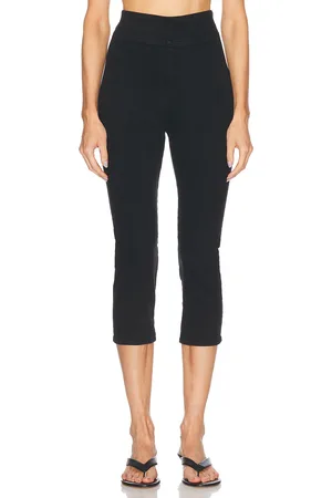 Frame Jetset City Capri Pant in - Black. Size 0 (also in 1, 2).
