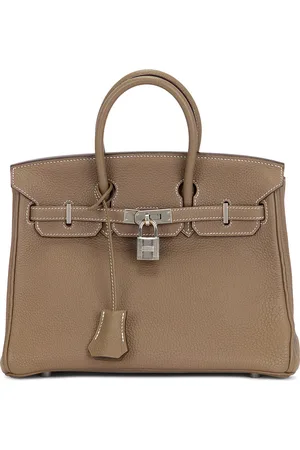 Hermès Togo Birkin 25 Handbag in - Taupe. Size all.
