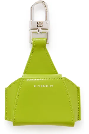 Givenchy Antigona, Medium, Glazed Leather, for sale  http://www.vestiairecollective.com/women-bags/handbags/givenchy /black-leather-antigona-givenchy-handbag-35040221.shtml : r/luxurypurses