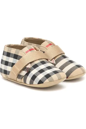 Burberry baby shop booties