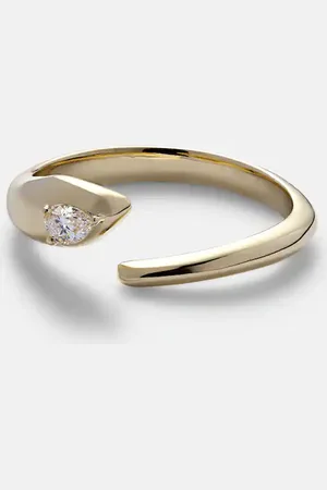 STONE AND STRAND Diana 14kt ring with diamond