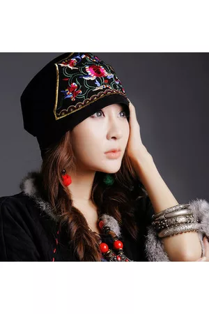 Newchic Women Ethnic Embroidery Flowers Beanie Hat